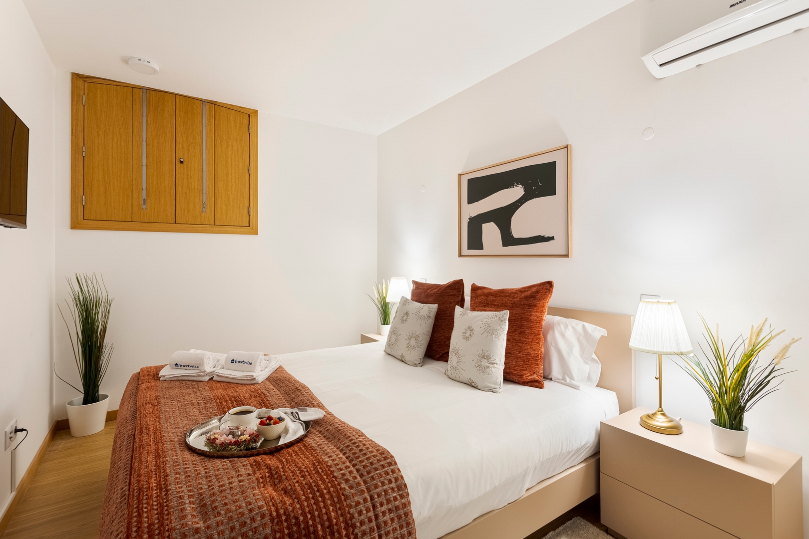 Modern & Central Flat w/ Garage by HostWise 22 Host Wise Booking