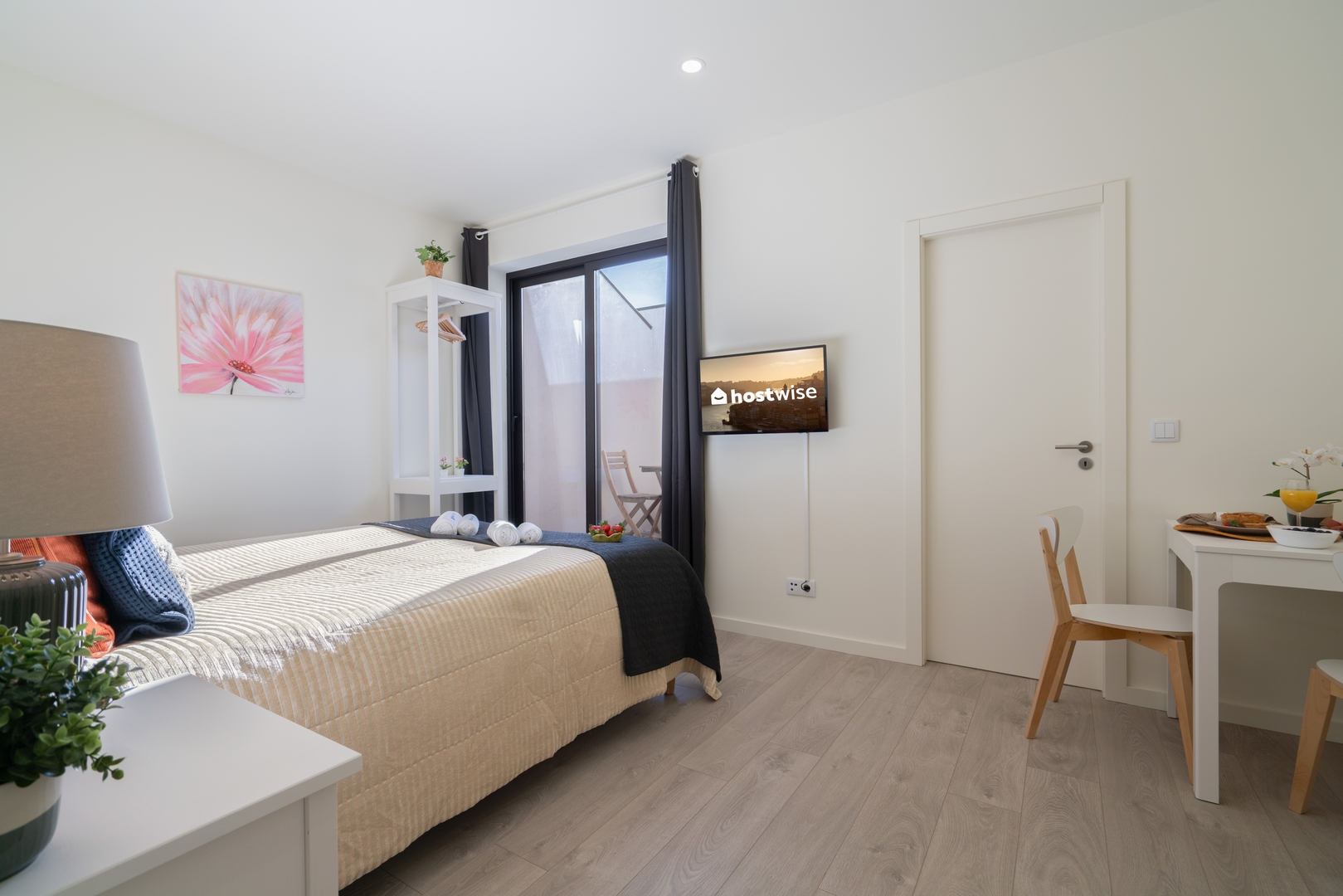 HostWise - Studios with Patio & Kitchenette 33 Host Wise Booking