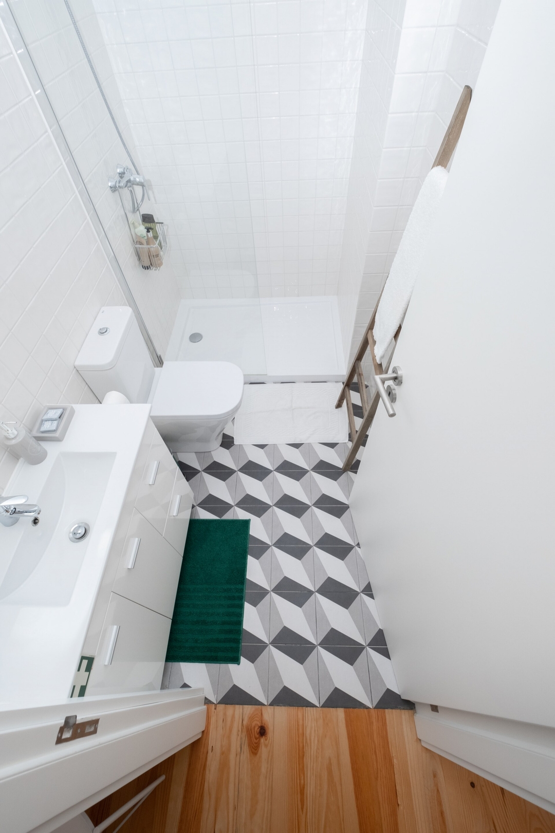 Host Wise | Sunny Downtown Apartment 21 Host Wise Booking