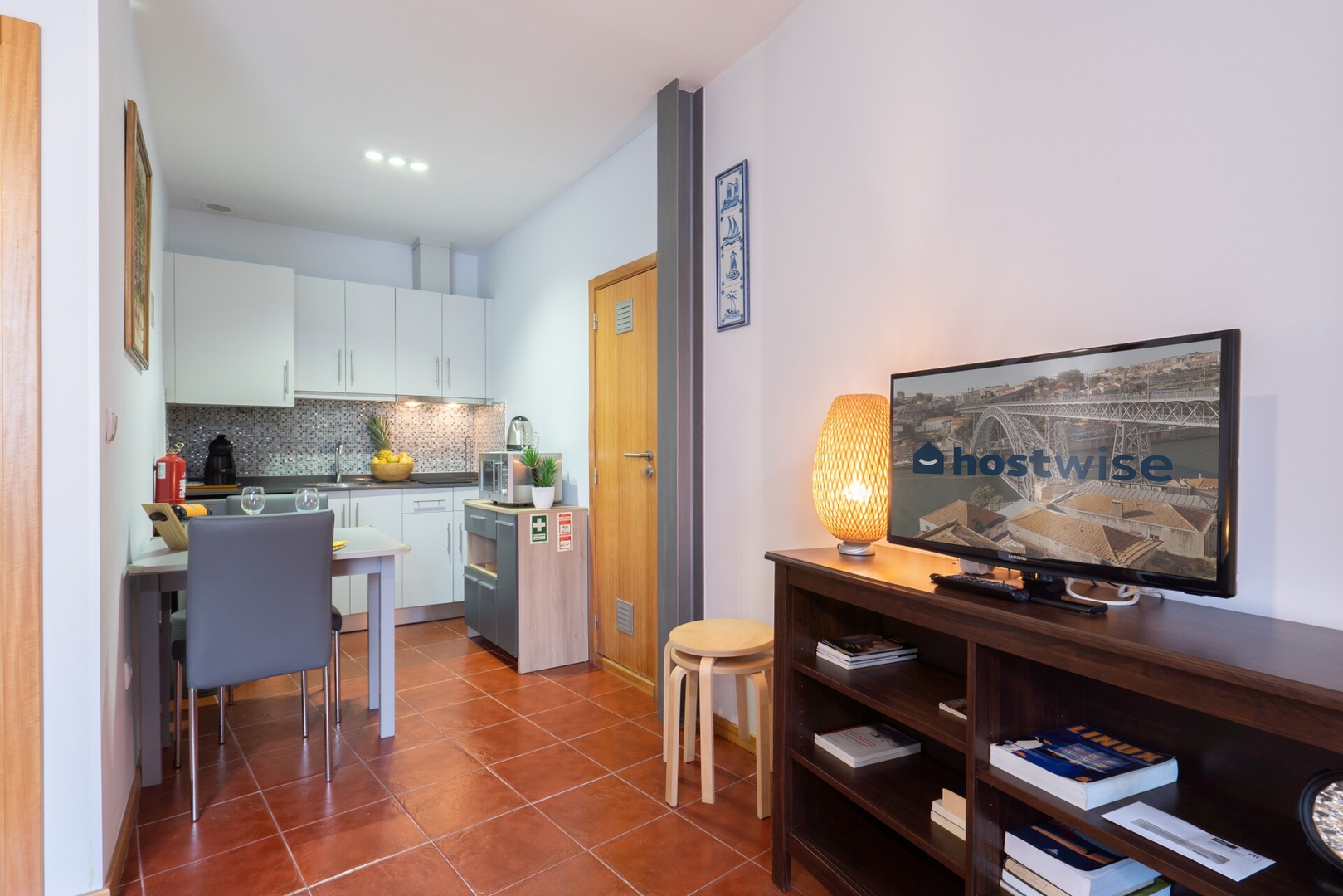 HostWise - Welcoming Flats w/ Jacuzzi & Terrace 16 Host Wise Booking