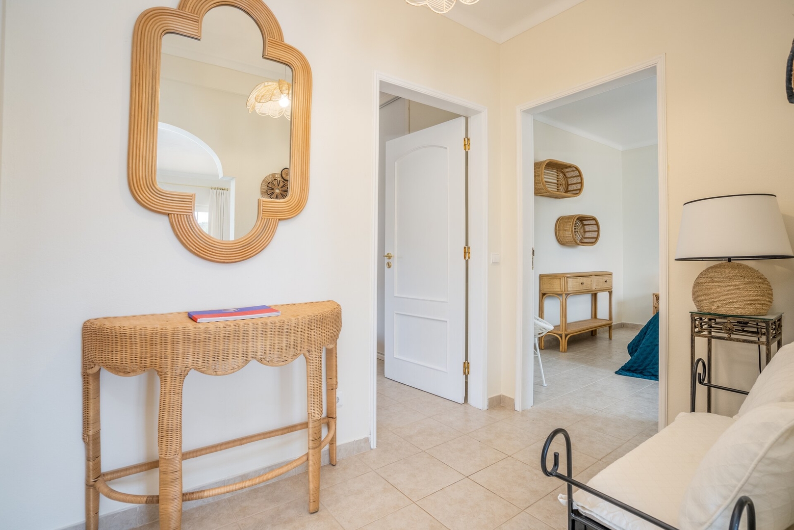 Host Wise - Luxurious Pool & Jacuzzi Hideaway 27 Host Wise Booking
