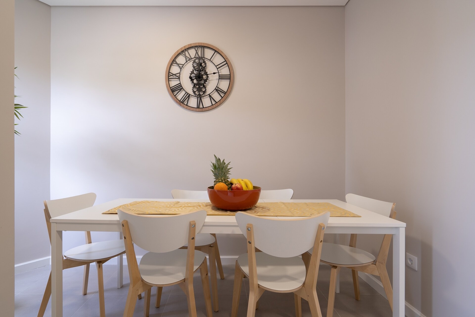 HostWise - Deluxe Bright Flat w/ Netflix 59 Host Wise Booking