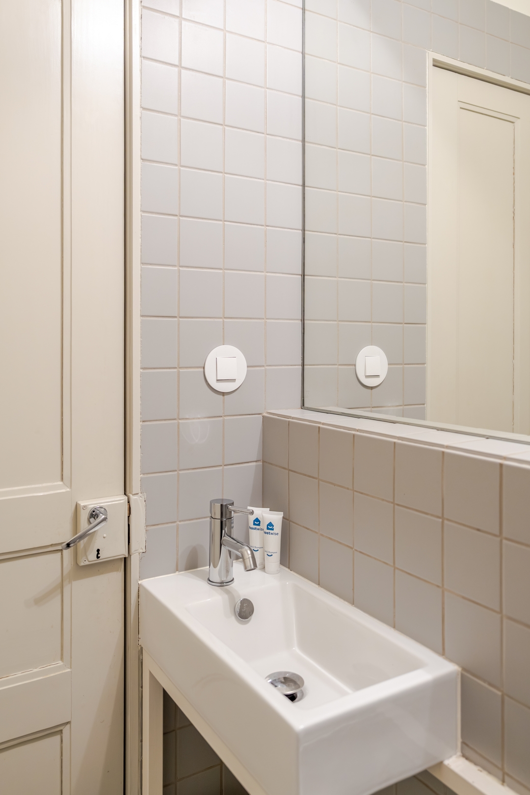 Studios & Spacious T4 with Garden by HostWise 94 Host Wise Booking