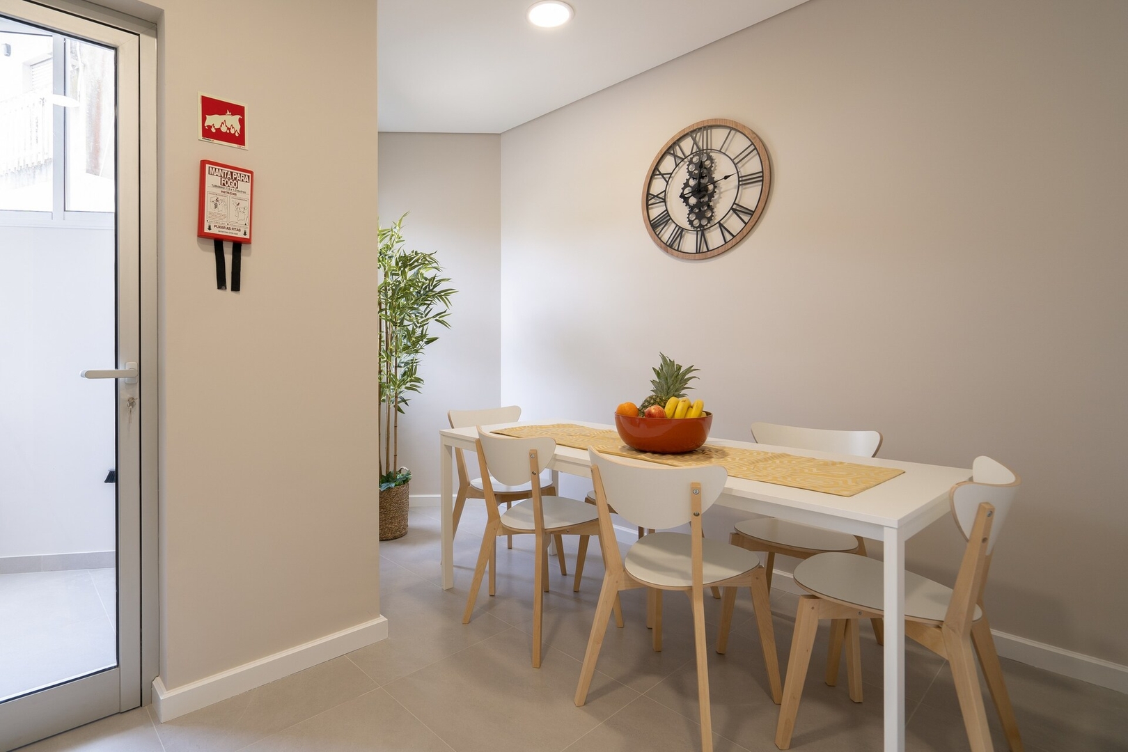 HostWise - Deluxe Bright Flat w/ Netflix 62 Host Wise Booking