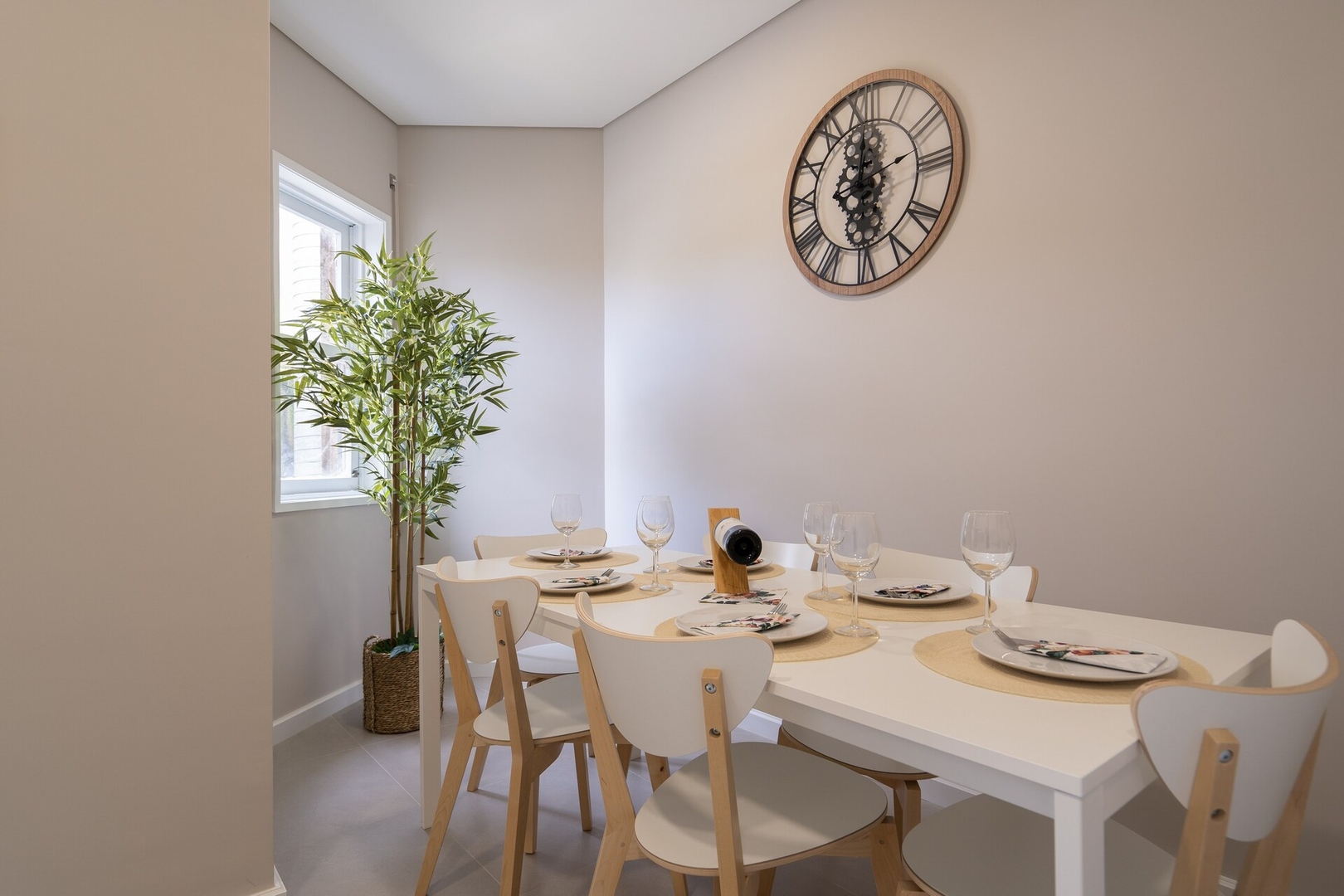 HostWise - Deluxe Bright Flat w/ Netflix 60 Host Wise Booking