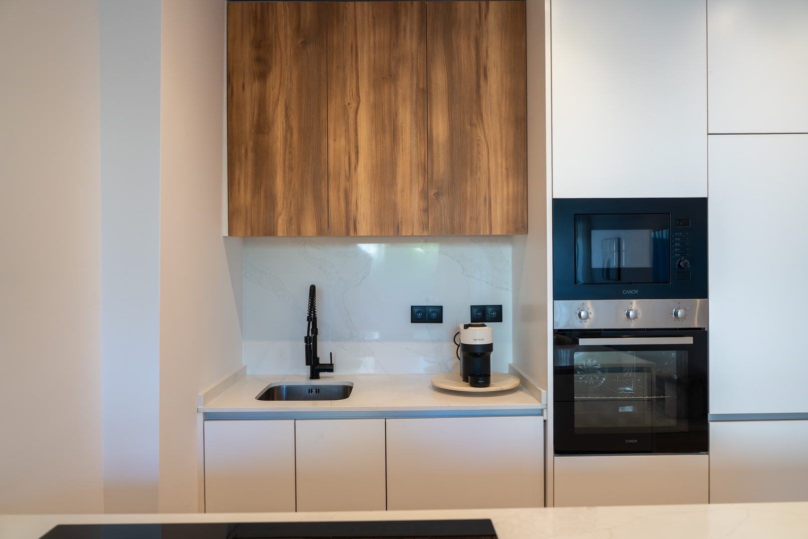 Urban Terrace & Stylish Living Spaces by HostWise 26 Host Wise Booking