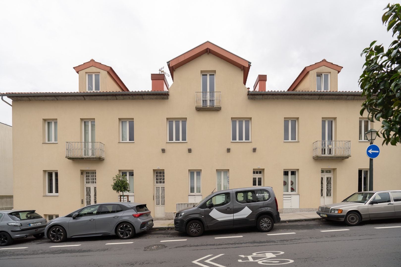 Dual Sunny Studios in Old Guimarães by HostWise 22 Host Wise Booking