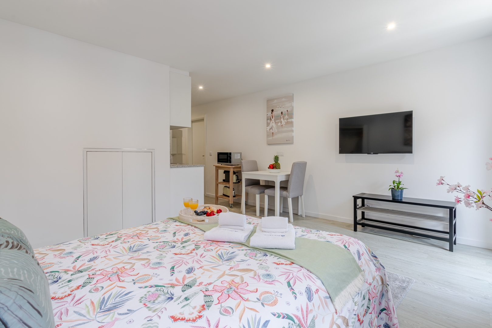 Terrace Studios & Bright Duplex by HostWise 4 Host Wise Booking