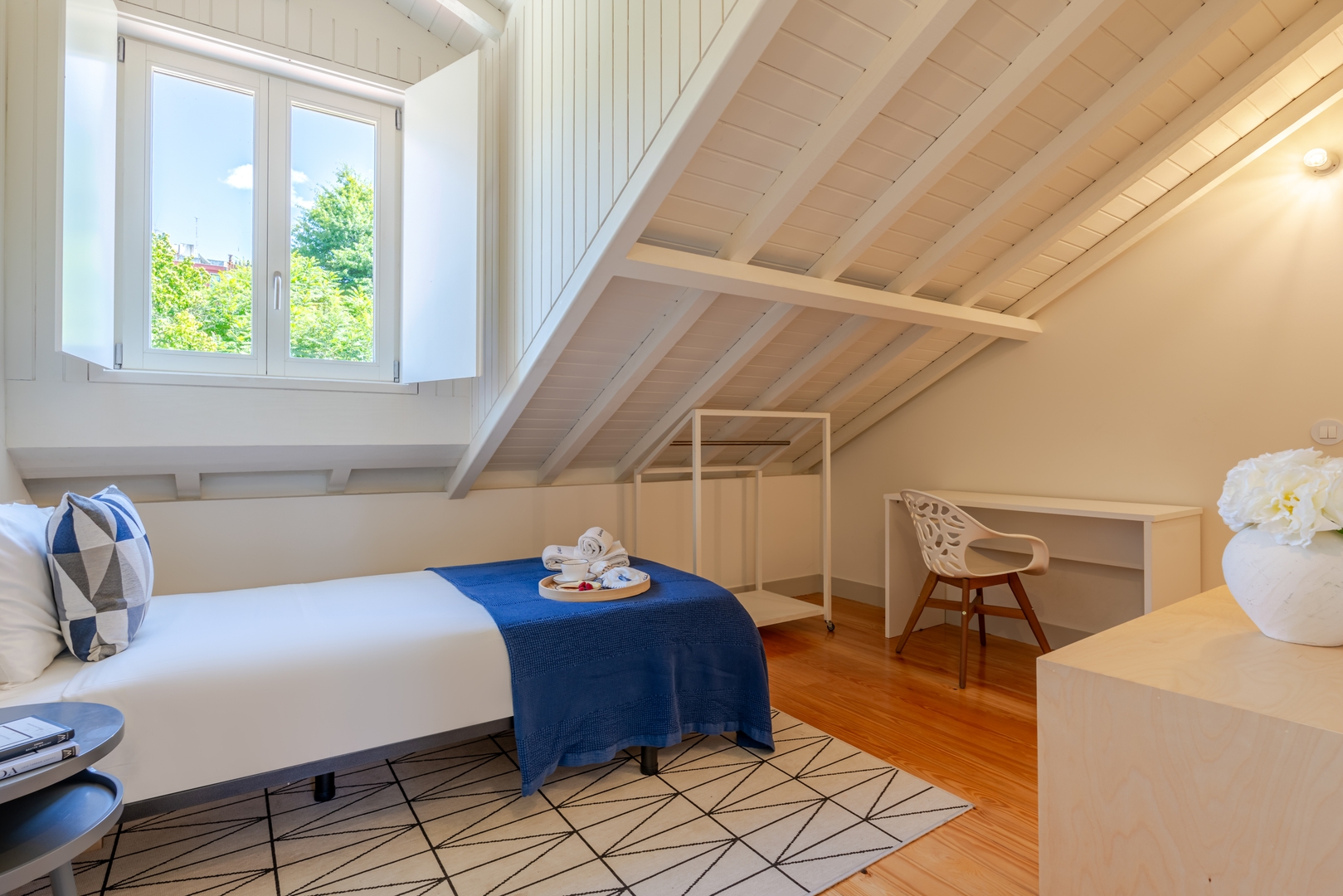 Studios & Spacious T4 with Garden by HostWise 76 Host Wise Booking