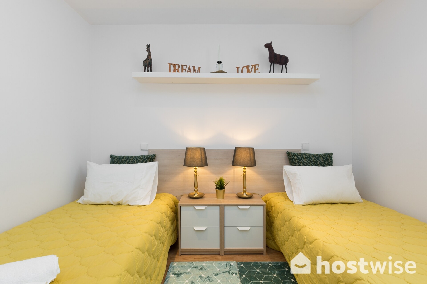 HostWise - Charming Sunny Flat | Batalha 5 Host Wise Booking