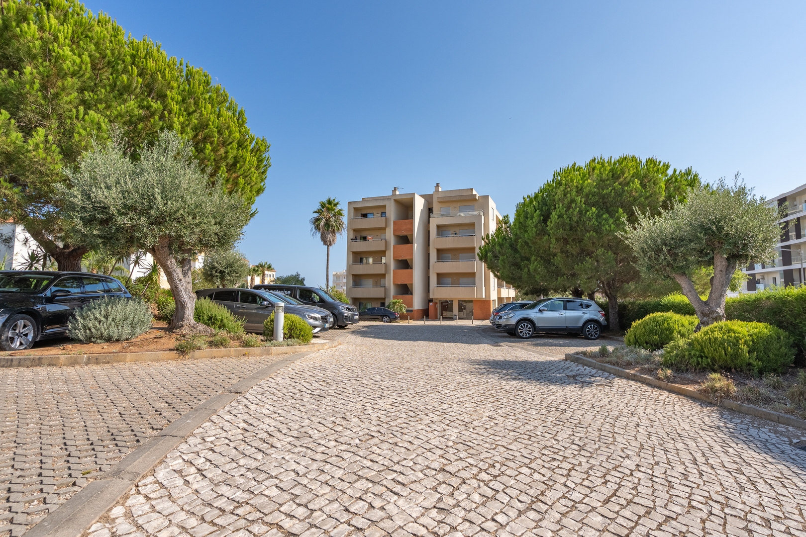 Spacious & Sunny Apartment with Pool by HostWise 20 Host Wise Booking