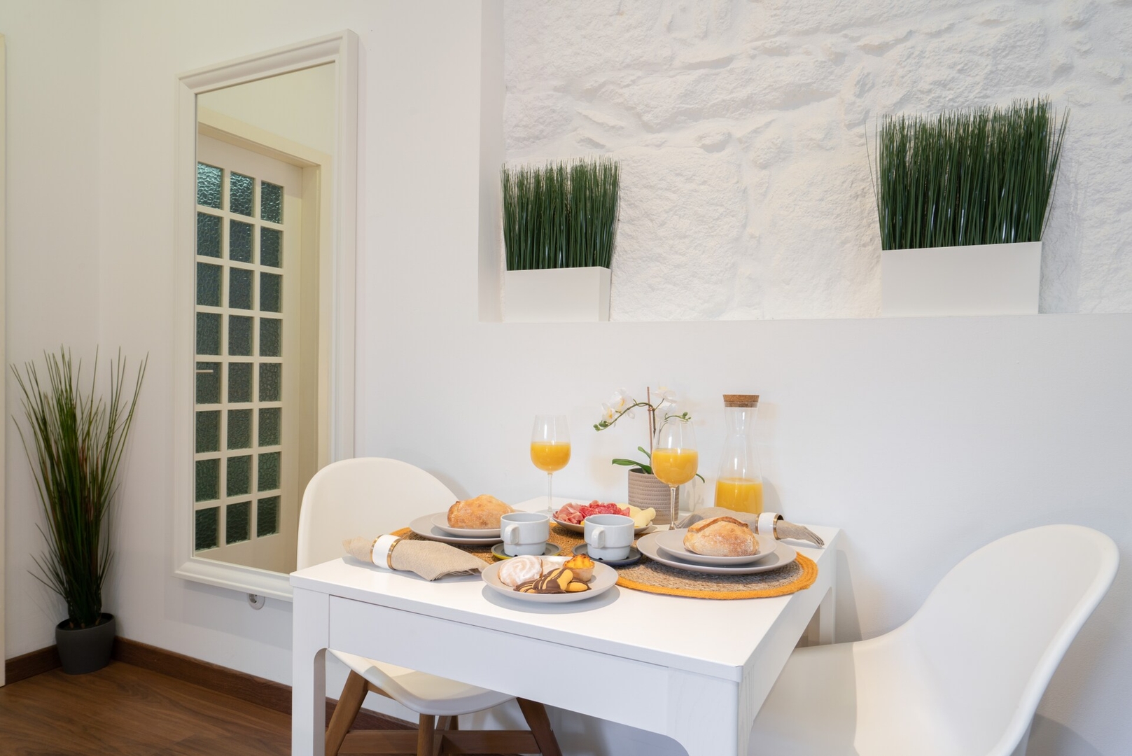 Host Wise - 2 Rustic Colorful Flats | Terrace 21 Host Wise Booking