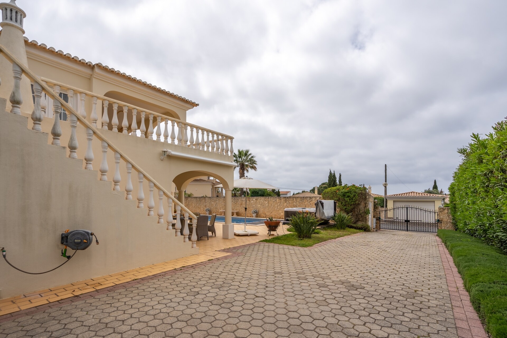Host Wise - Luxurious Pool & Jacuzzi Hideaway 50 Host Wise Booking