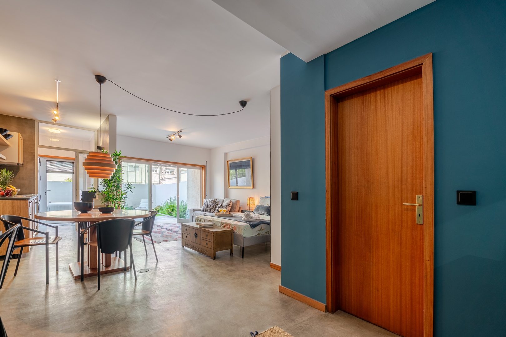 HostWise – Modern Flat w/ Terrace | Near the Beach 18 Host Wise Booking