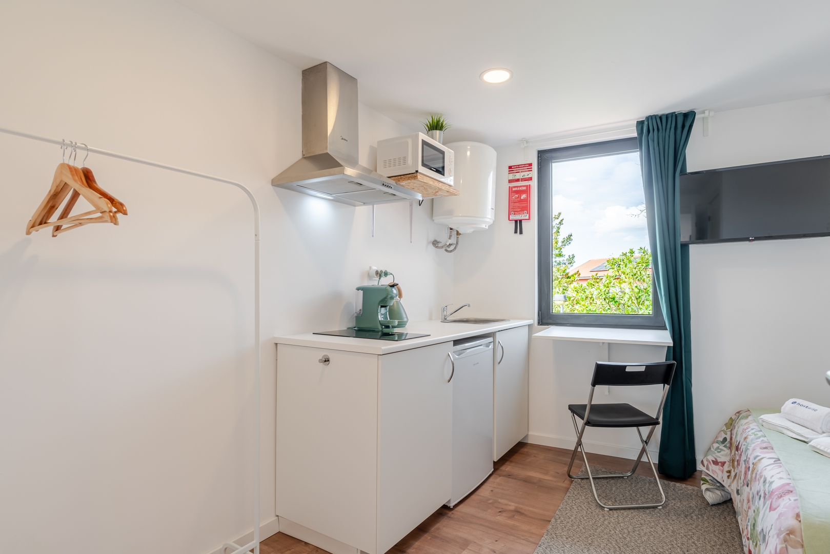 HostWise - Bright & Cozy Studio 1 Host Wise Booking