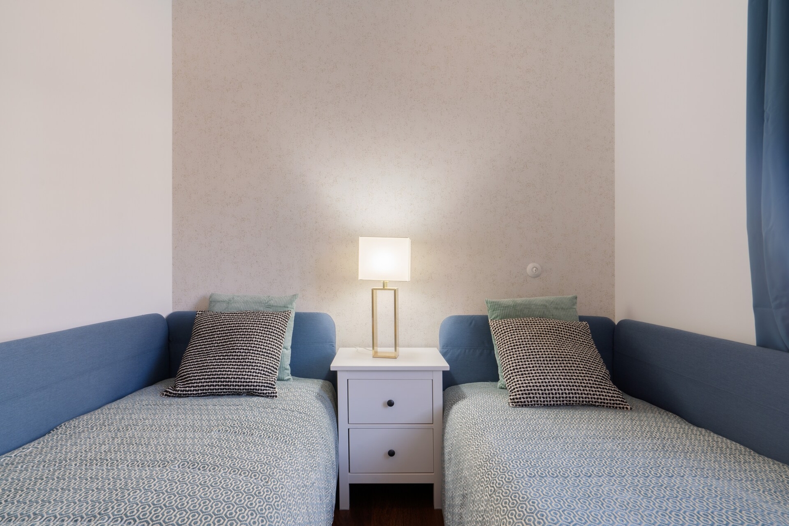 Host Wise - 2 Rustic Colorful Flats | Terrace 31 Host Wise Booking