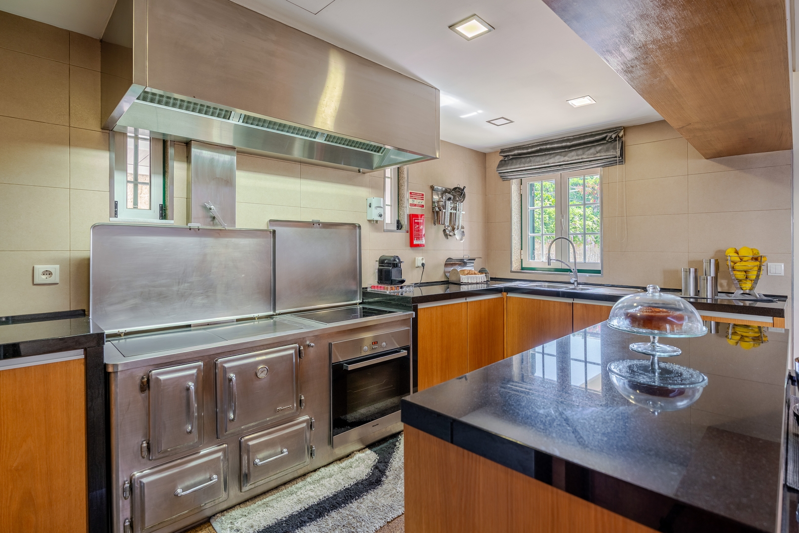 Classic Villa w/ Gym & Pool Access by HostWise 24 Host Wise Booking