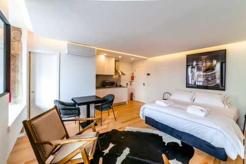 Luxurious Decor Studio | Clérigos by HostWise Host Wise Booking