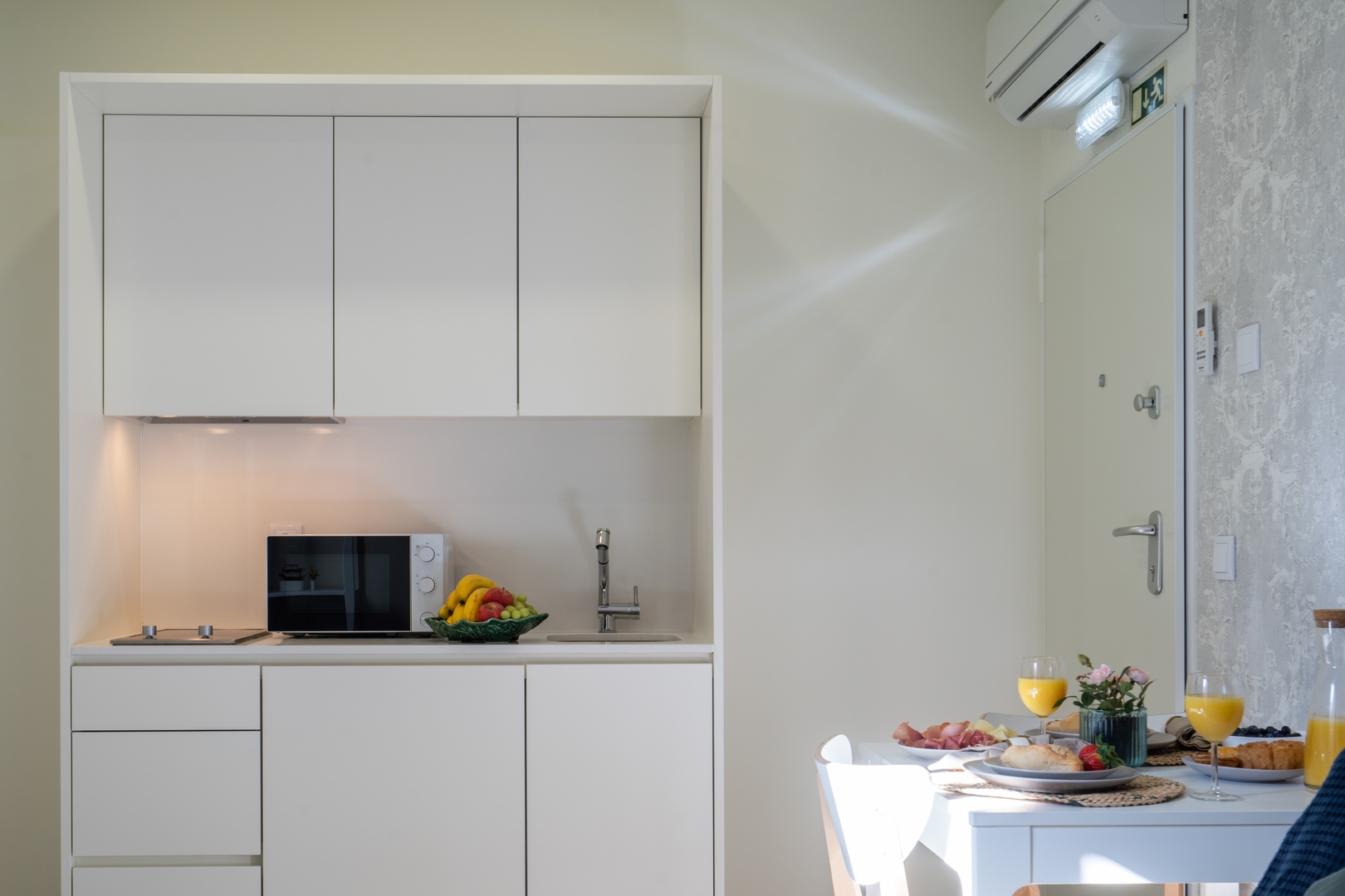 Bright Studios with Patios in Porto by HostWise 8 Host Wise Booking