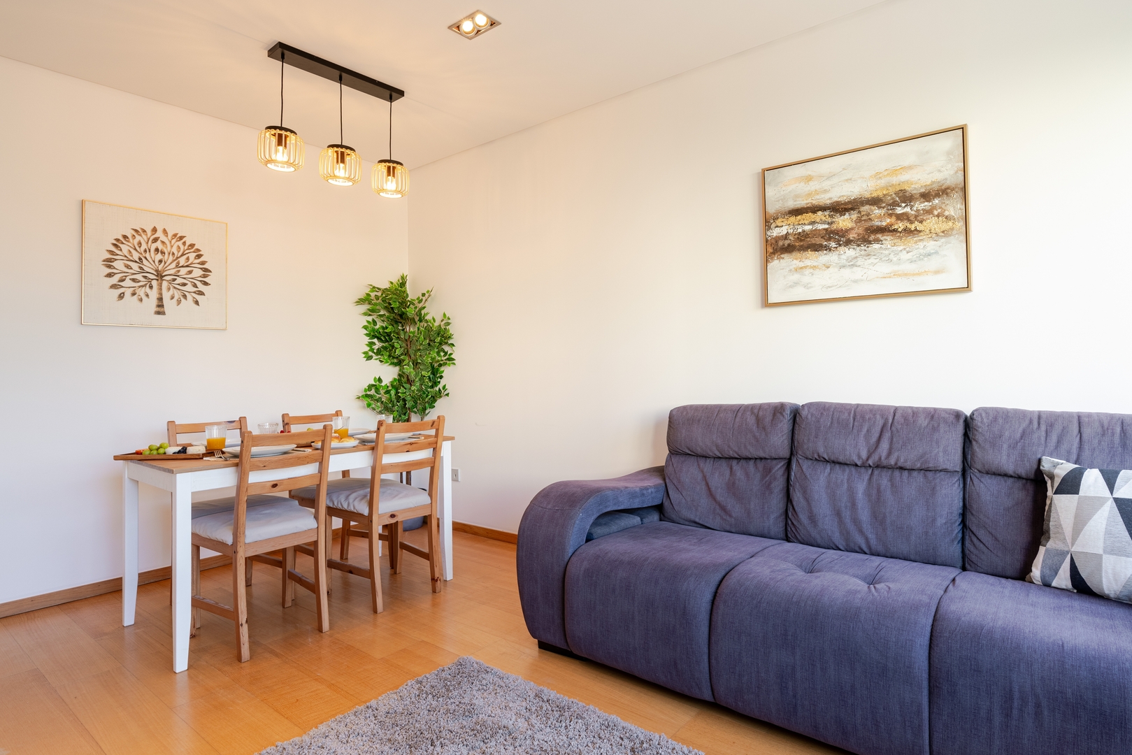 Modern Flat with Workspace in Foz by HostWise 8 Host Wise Booking