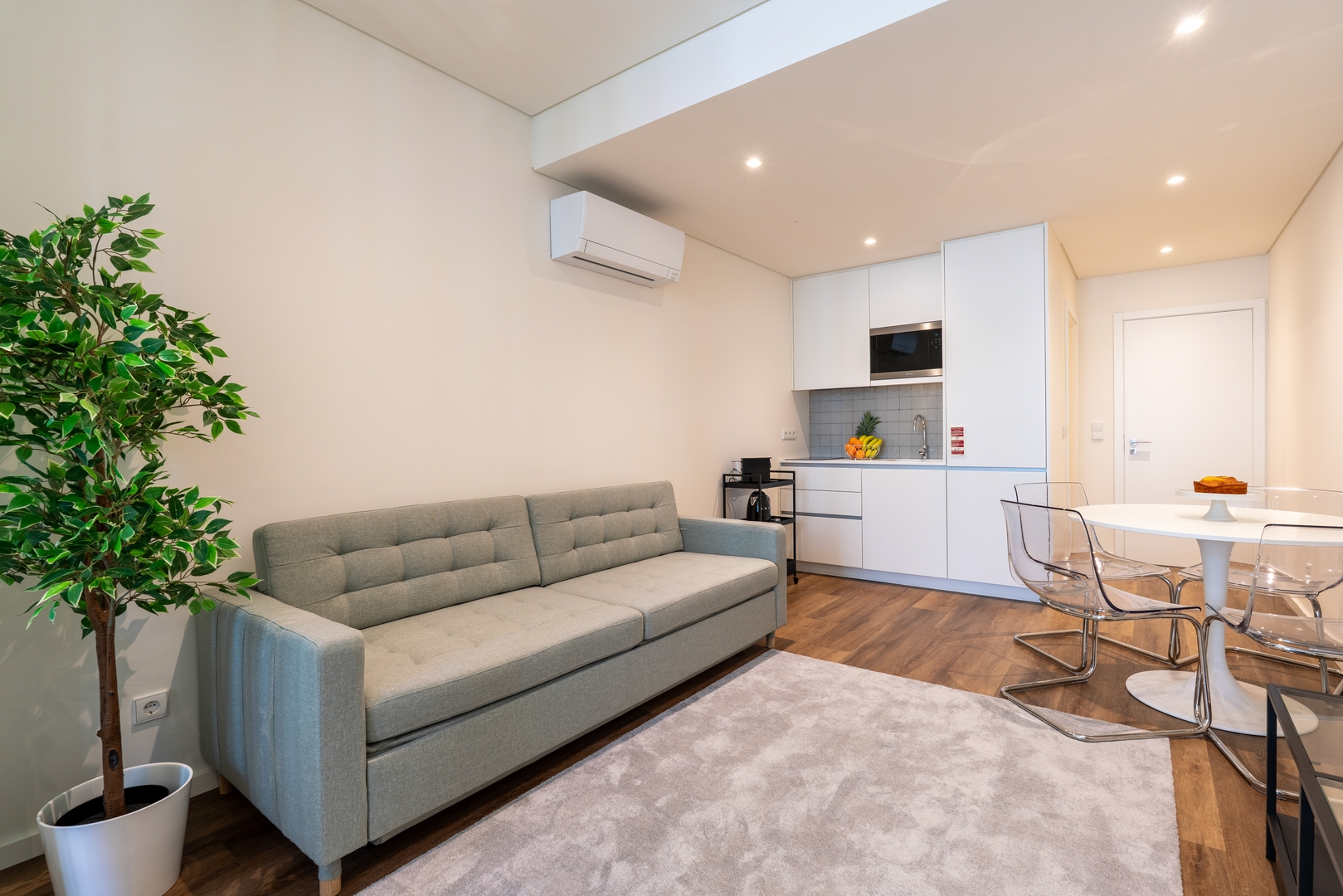 Marquesa Palace | Balcony by HostWise 2 Host Wise Booking