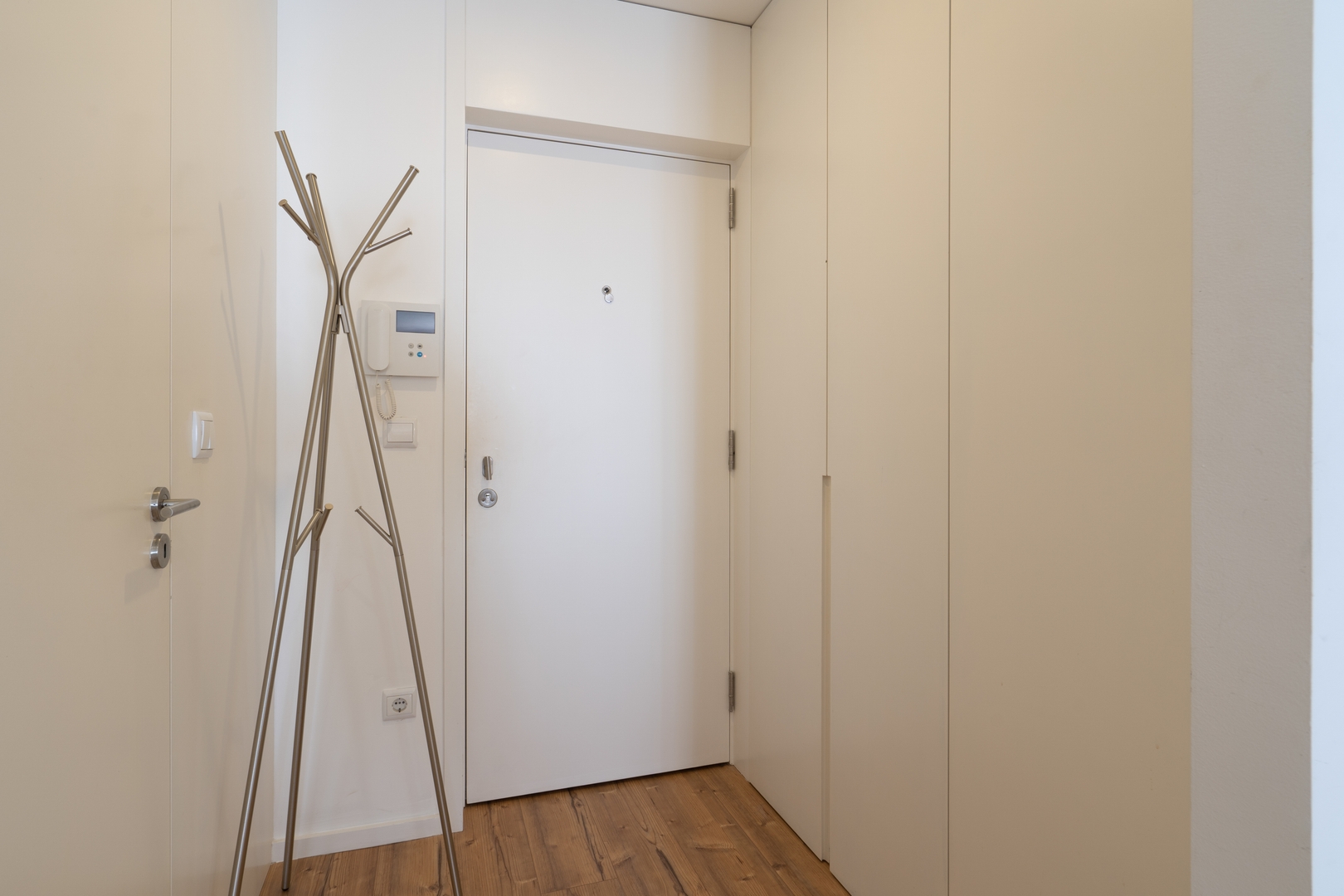 Host Wise - Precious Comfortble Flat | Central 10 Host Wise Booking