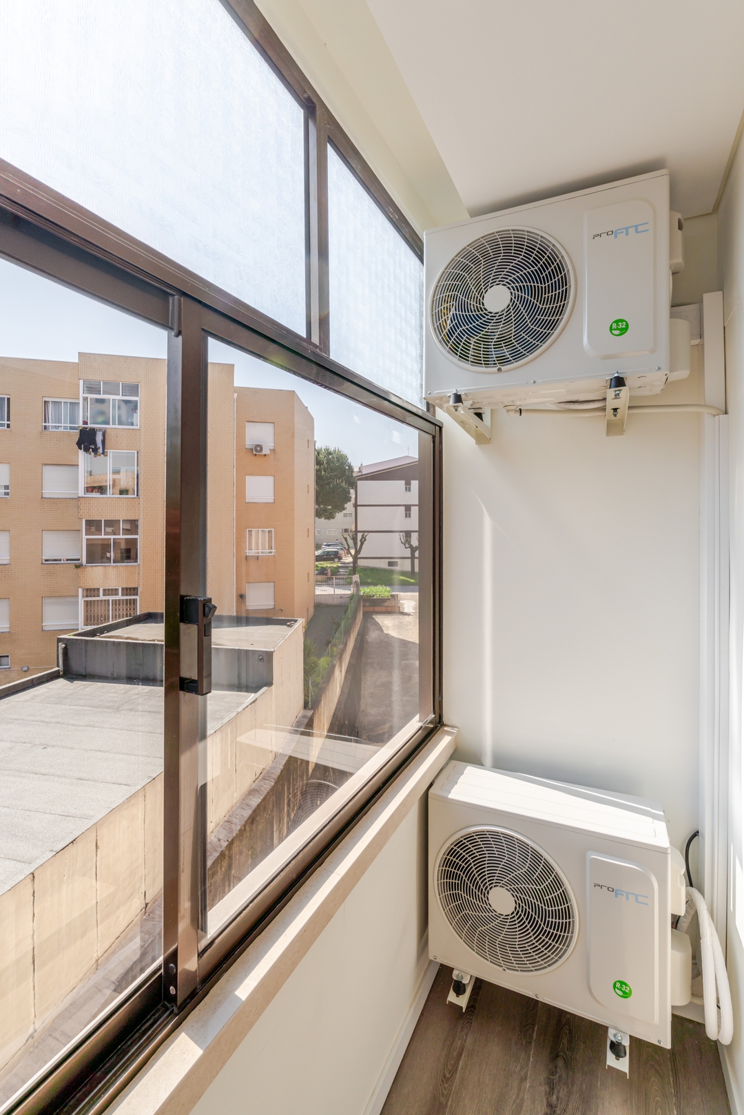 Spacious & Stylish Flat with Garage by HostWise 9 Host Wise Booking