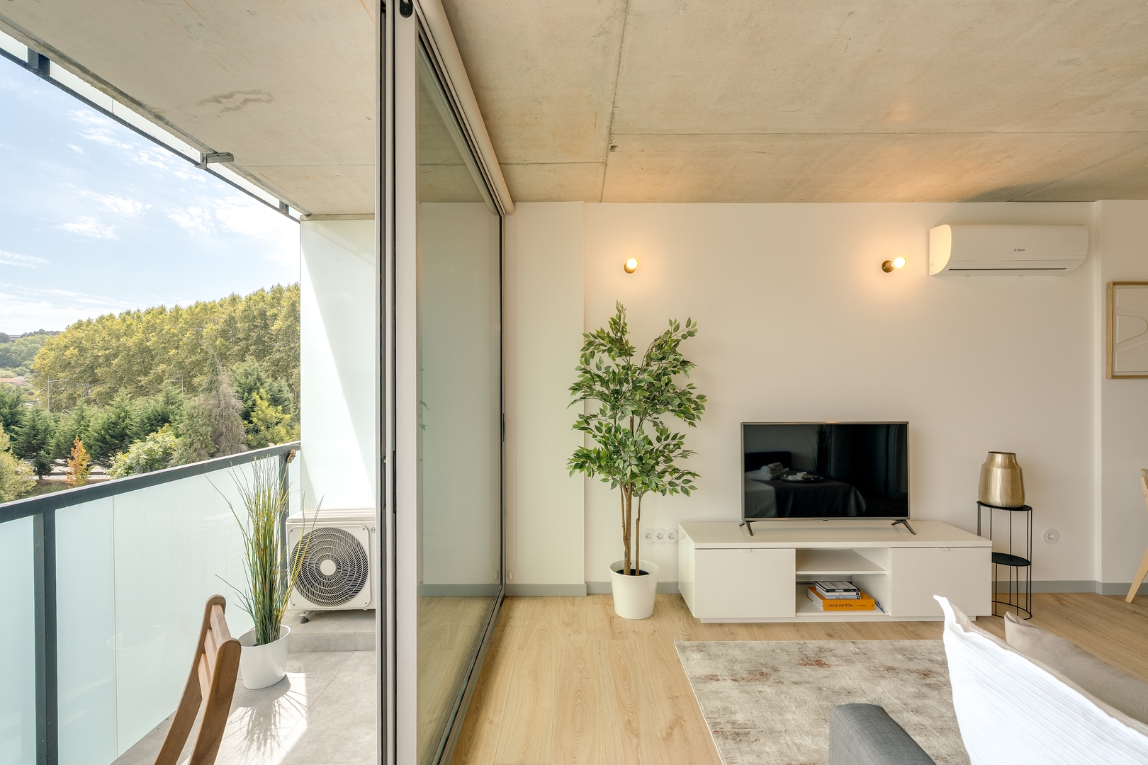 Premium Flat w/ Balcony, Pool & Garage by HostWise 33 Host Wise Booking