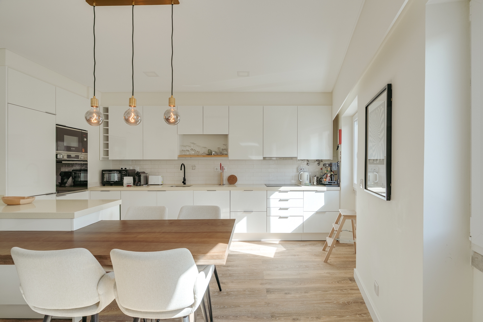 HostWise – Flat w/ Balcony & Workspace 1 Host Wise Booking