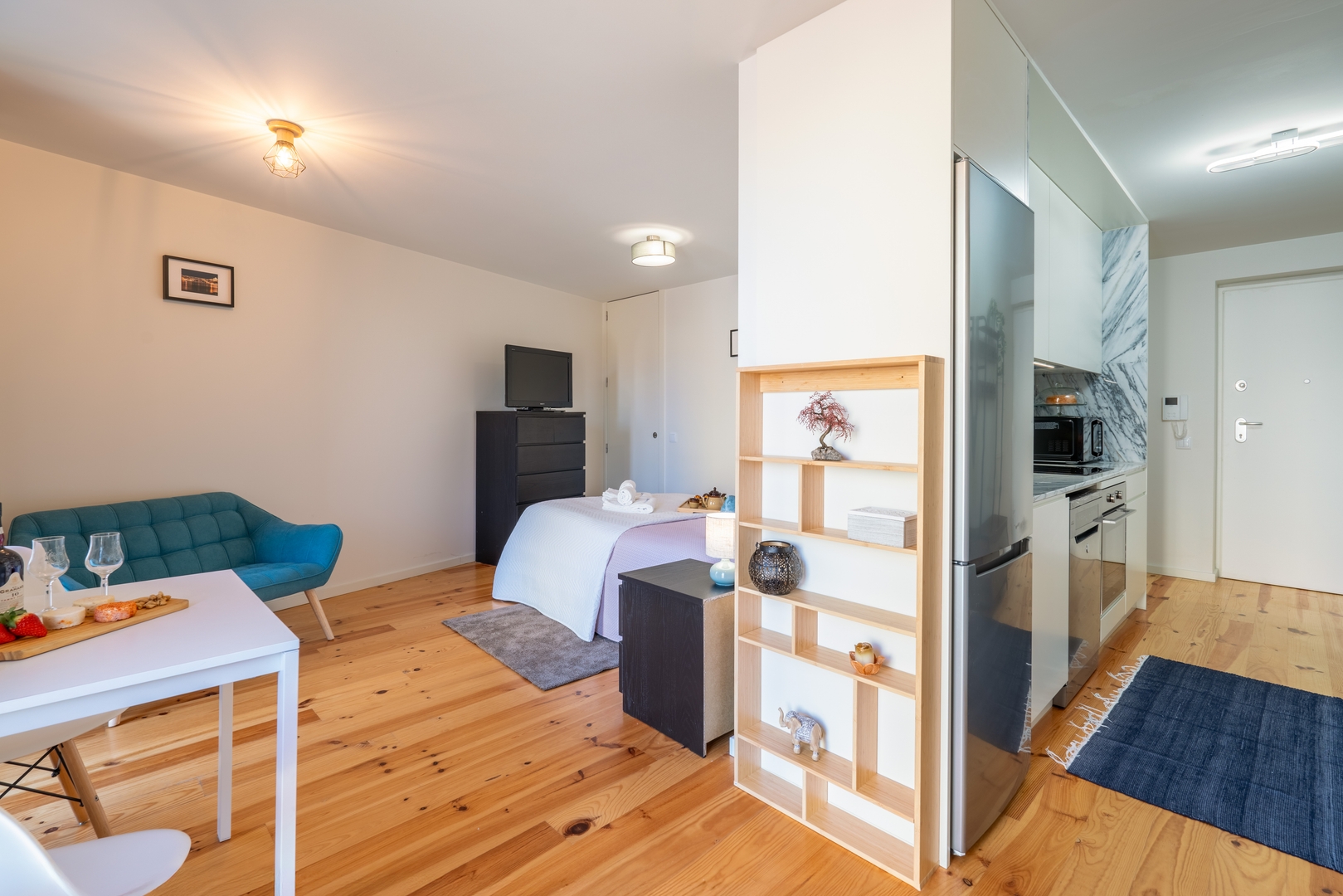 Host Wise - Stylish Studio in Porto Downtown 11 Host Wise Booking