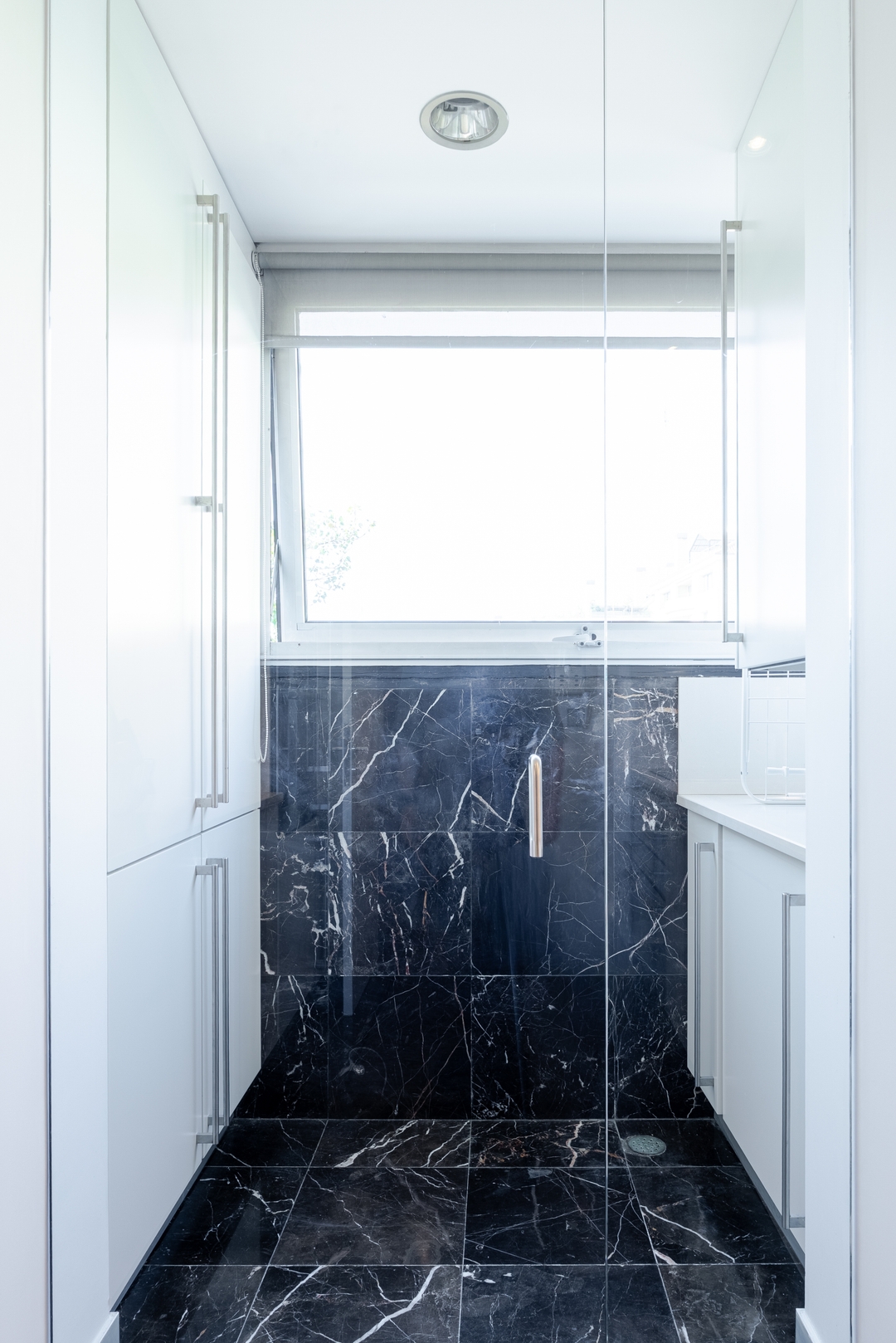 Modern Flat with Workspace in Foz by HostWise 13 Host Wise Booking