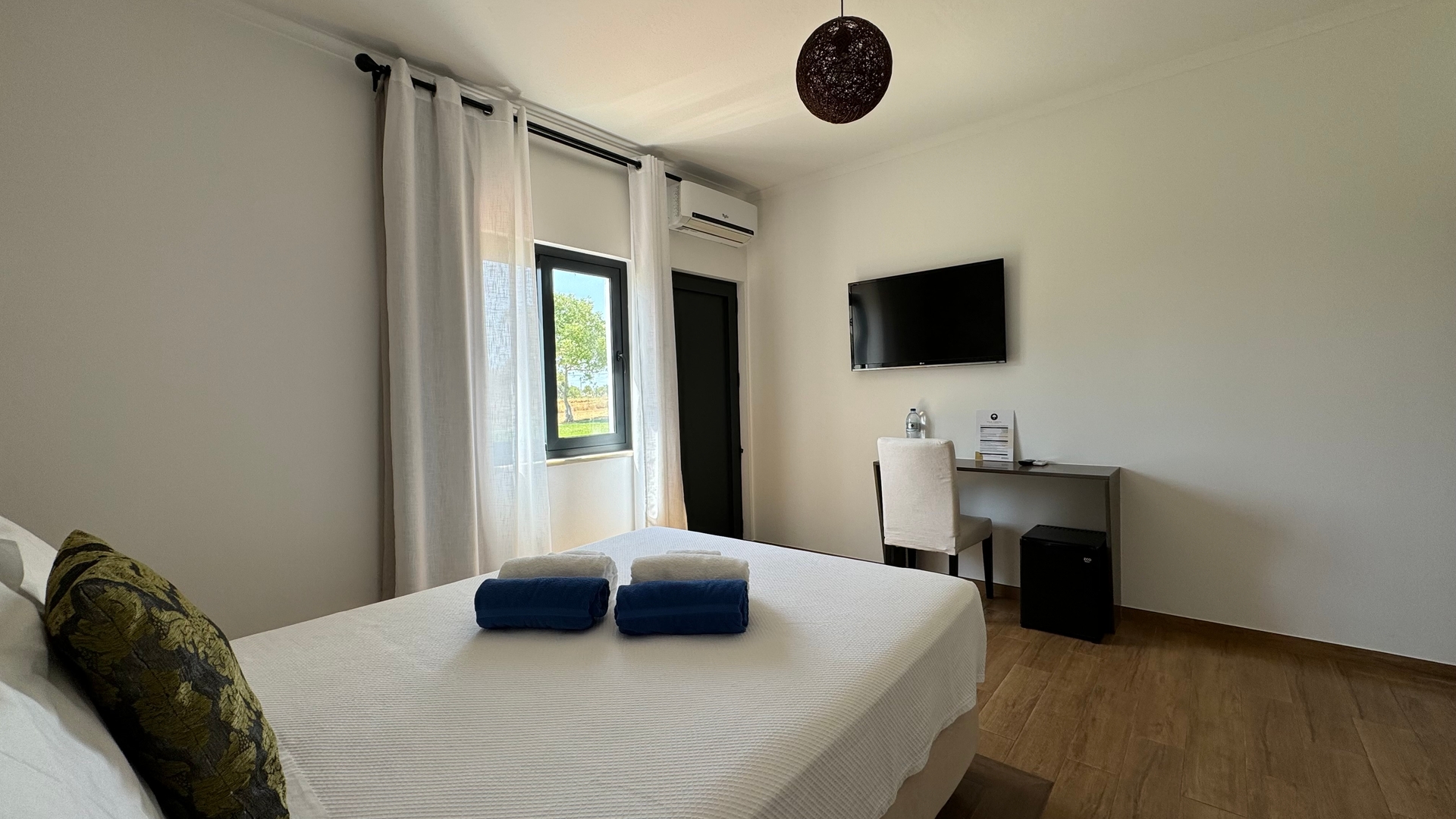 HostWise - Spacious Villa with Pool 33 Host Wise Booking