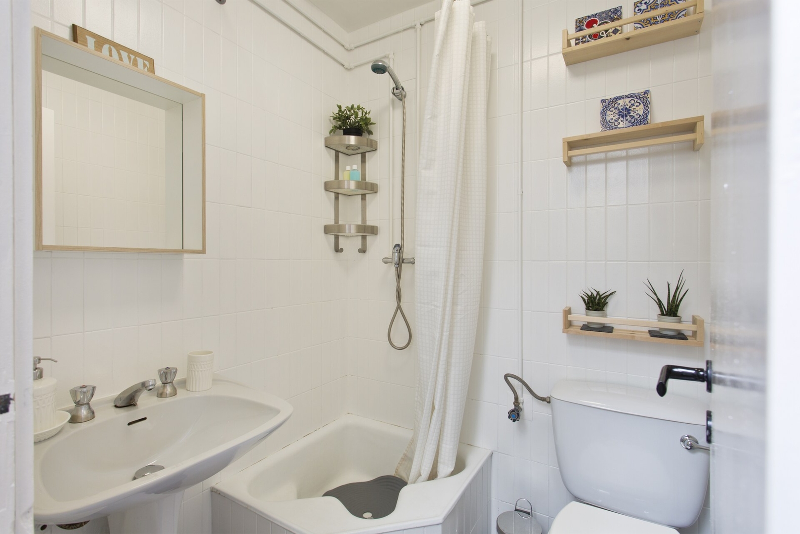 Host Wise - Cozy Quiet Flat | Trindade Station 16 Host Wise Booking