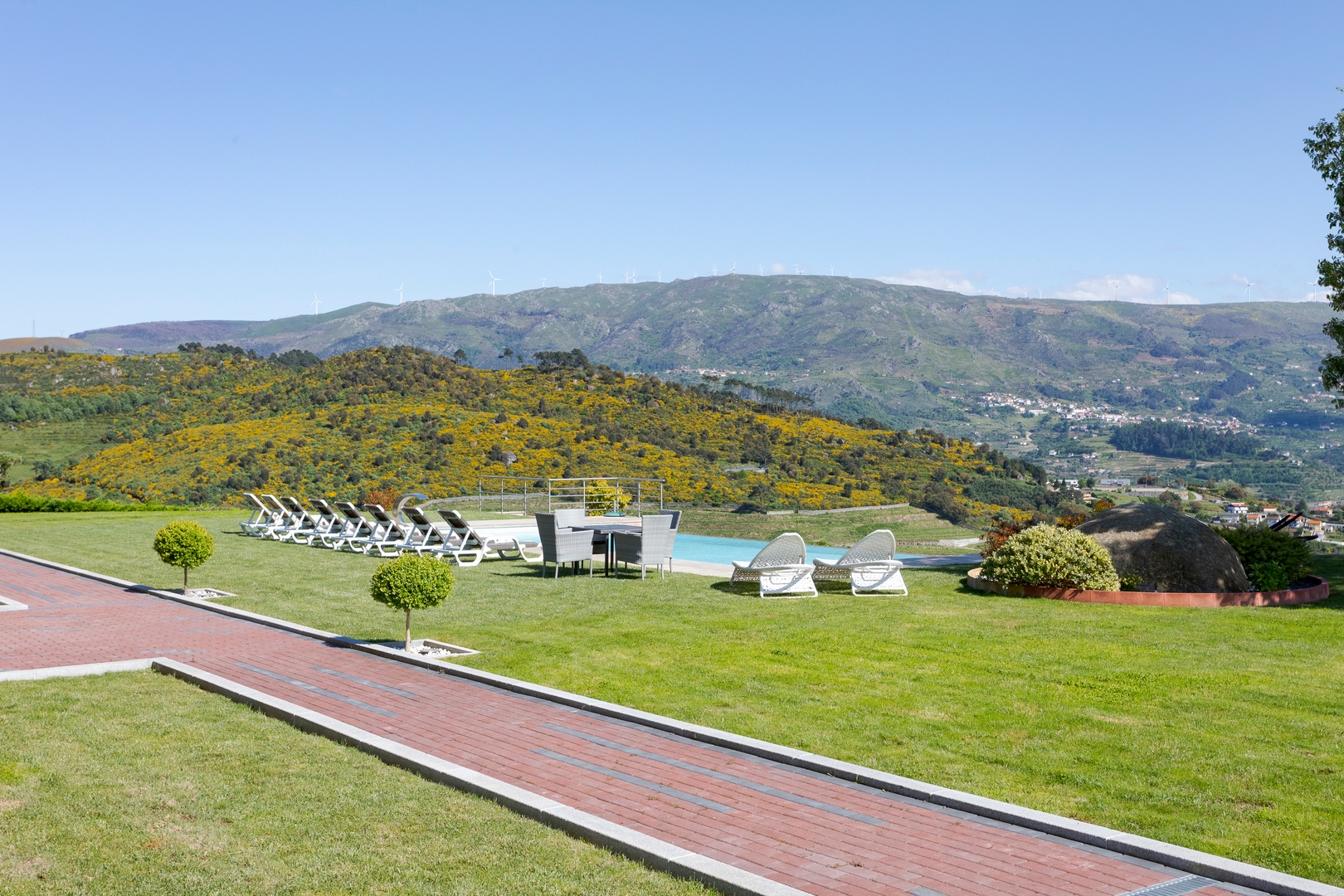 HostWise – Douro View Villa w/ 10 Suites & Pool 17 Host Wise Booking