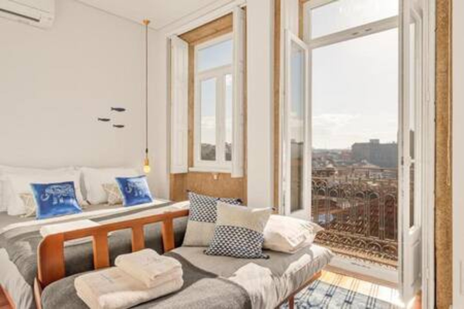 4 Trendy Studios w/ Balcony | Clérigos by HostWise 49 Host Wise Booking