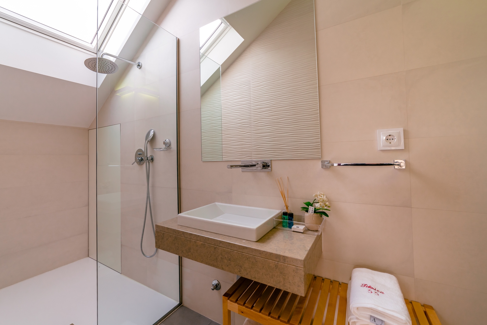 Central Apartments Stay Near Clérigos by HostWise 19 Host Wise Booking