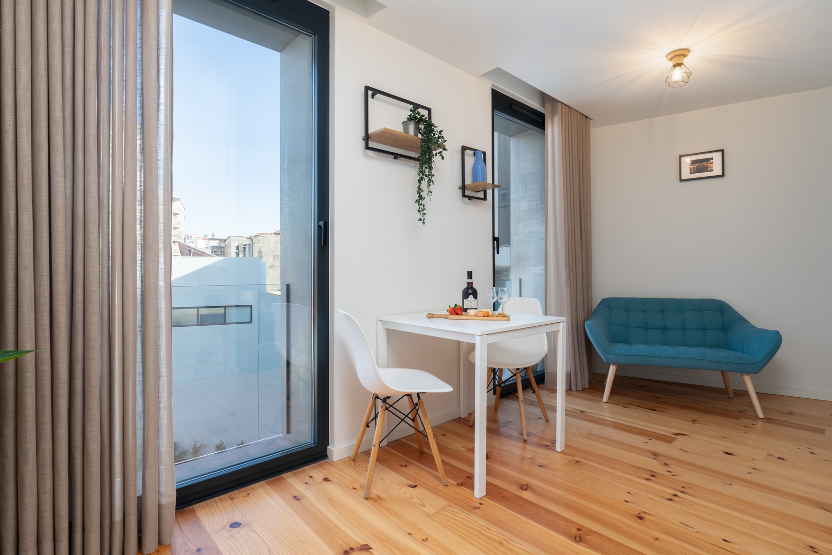 Host Wise - Stylish Studio in Porto Downtown 1 Host Wise Booking