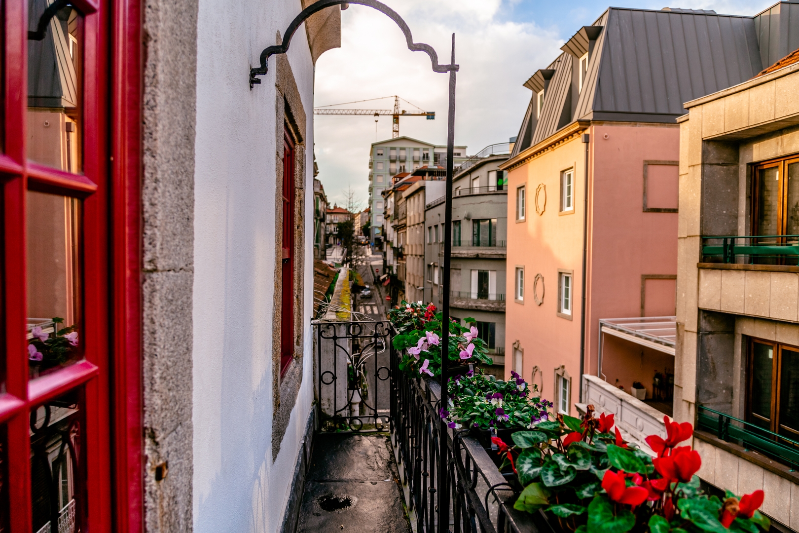 Designer Building Stay Near Clérigos by HostWise 28 Host Wise Booking