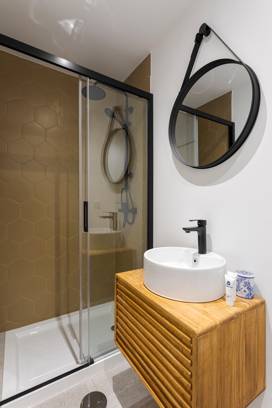 Bright Flat | Romantic Escape by HostWise 14 Host Wise Booking