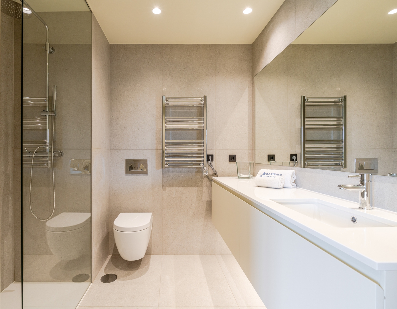 HostWise - Stylish Flat with Terrace & Garage 4 Host Wise Booking