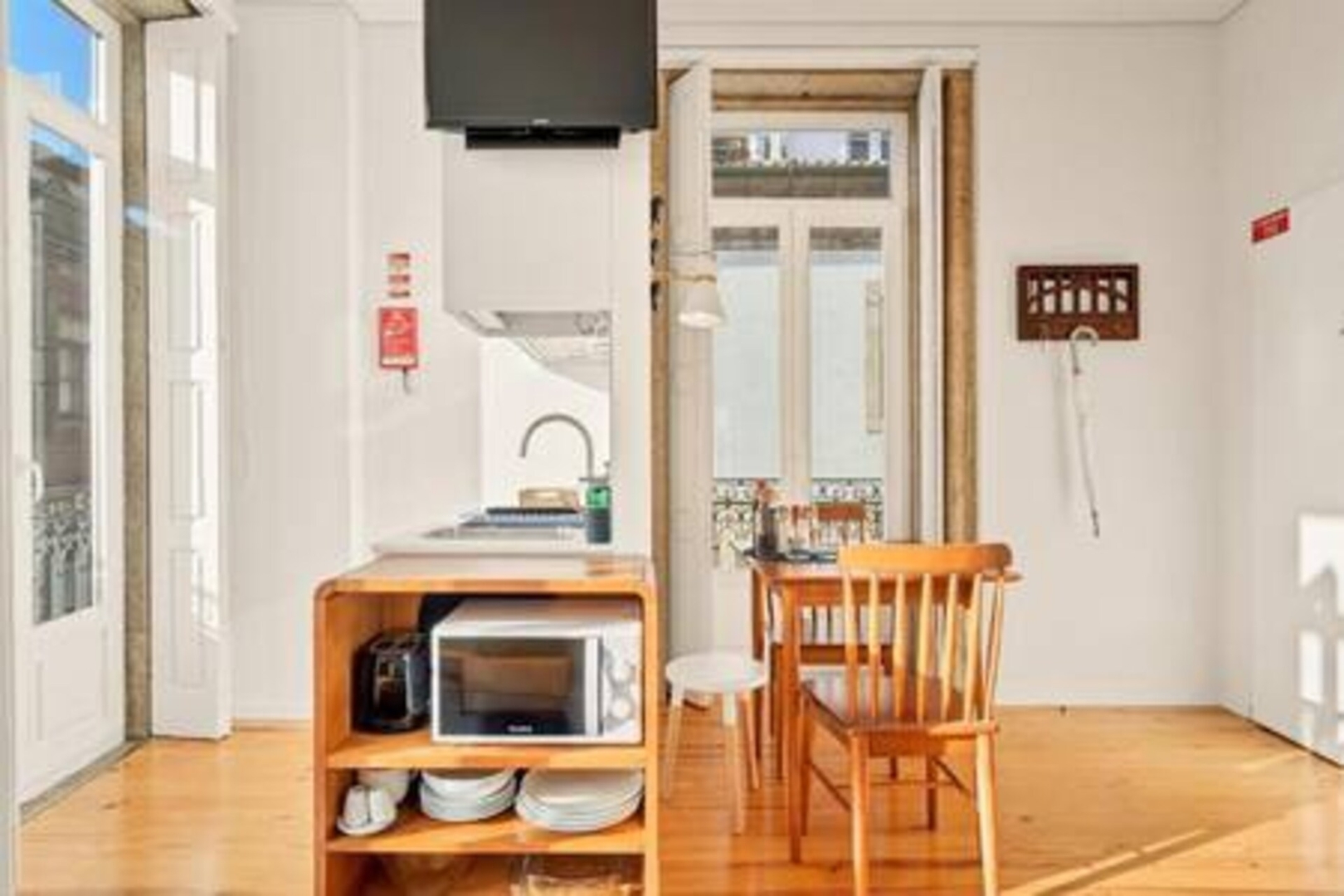 4 Trendy Studios w/ Balcony | Clérigos by HostWise 52 Host Wise Booking