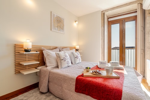 HostWise - Bright & Airy Flat w/ Balcony Host Wise Booking