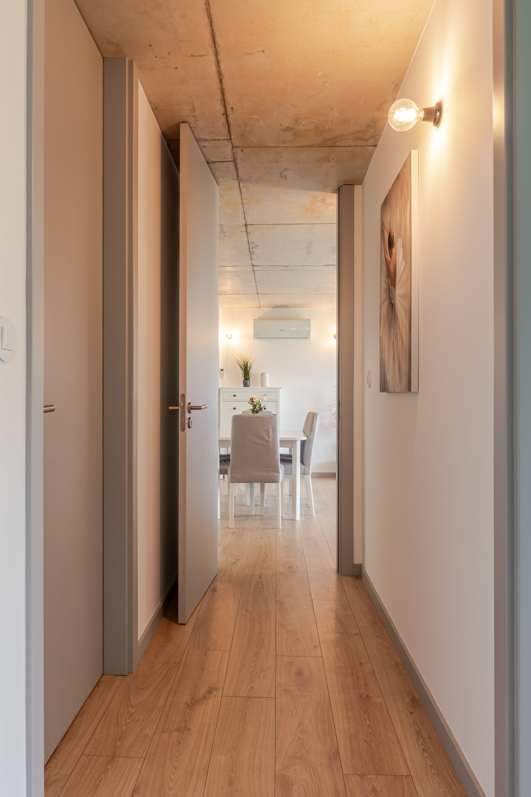 HostWise - Modern Flat w/ Balcony, Garage & Pool 41 Host Wise Booking