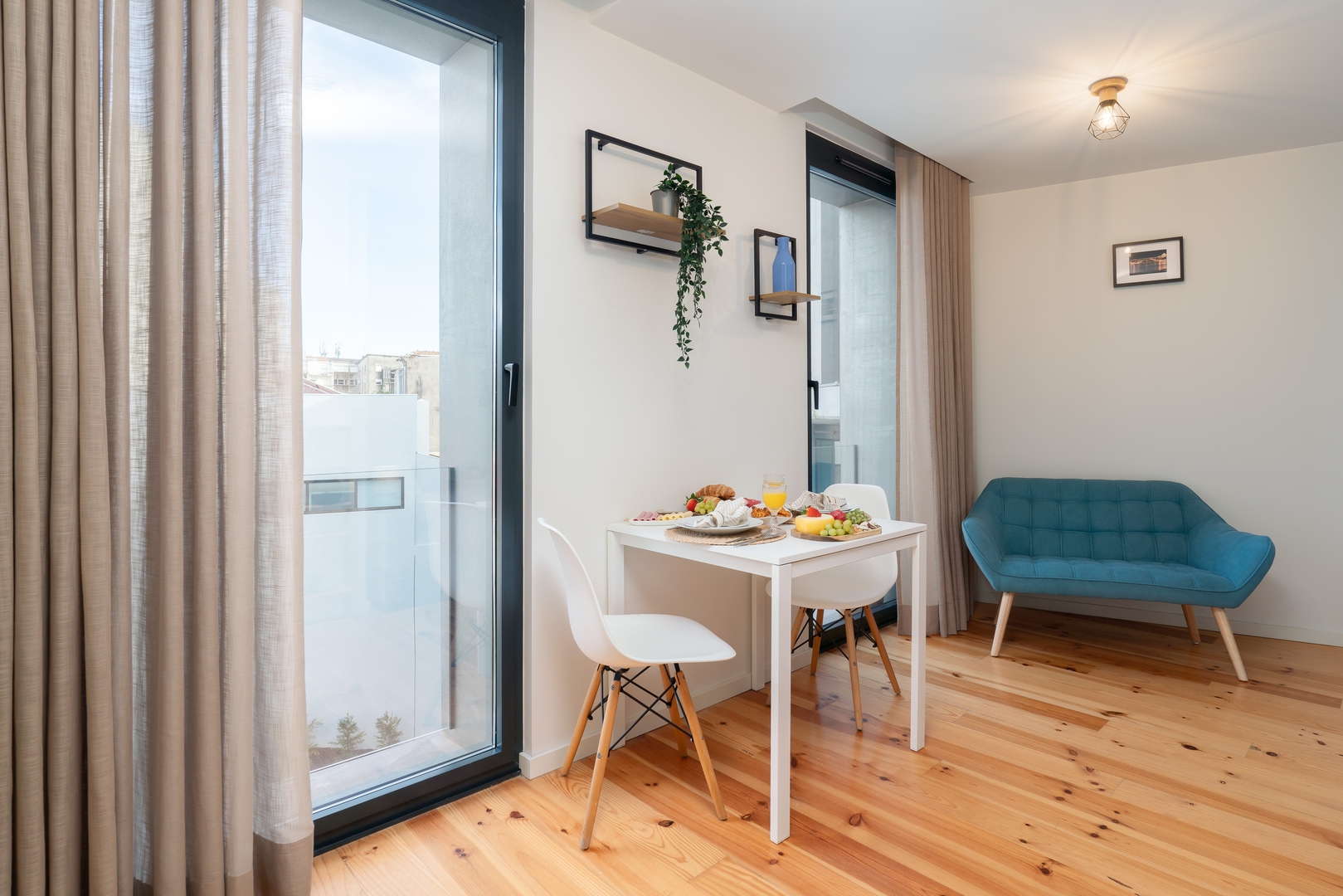 Host Wise - Stylish Studio in Porto Downtown 14 Host Wise Booking