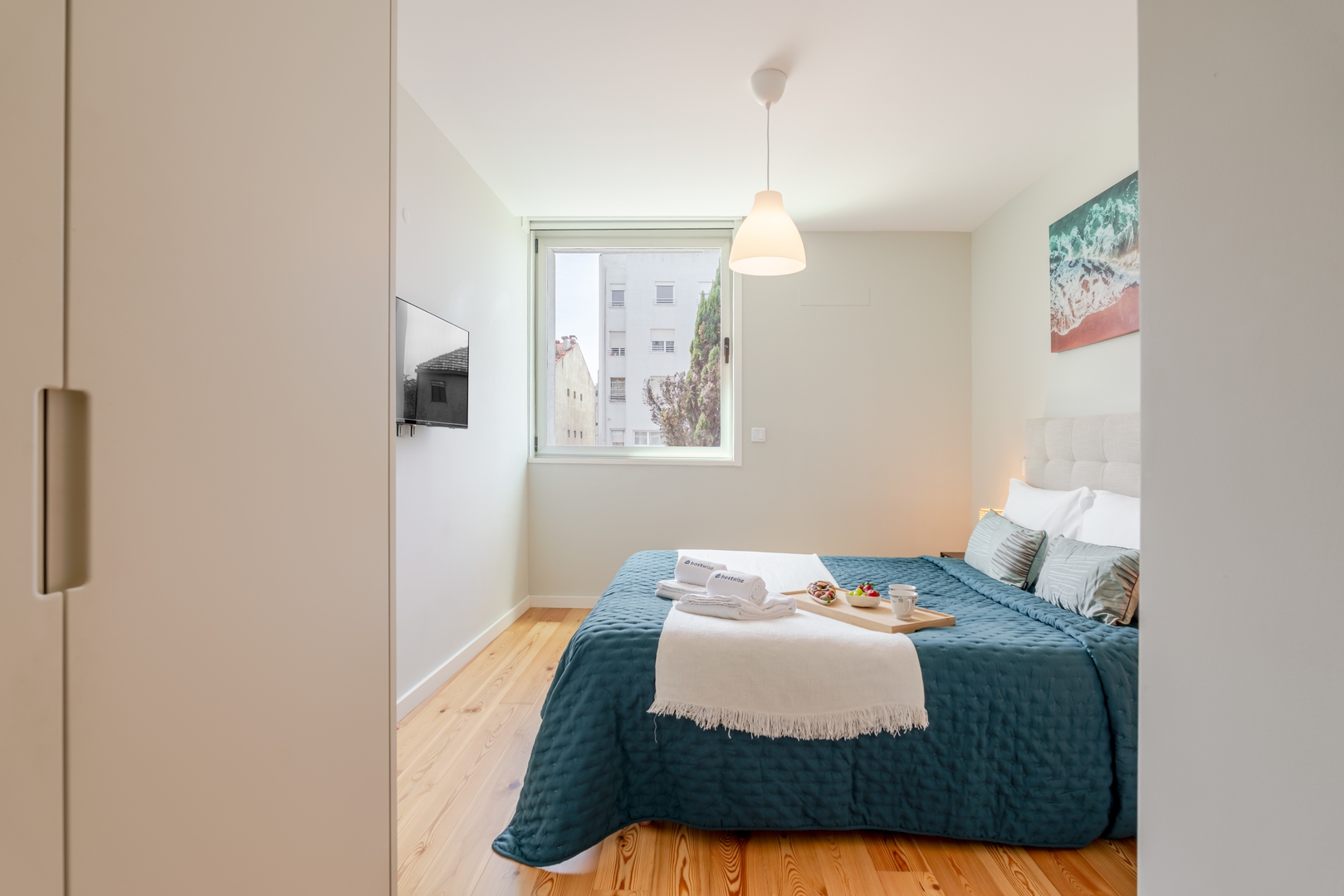 HostWise – Modern & Cozy Flat | Near the Beach 6 Host Wise Booking