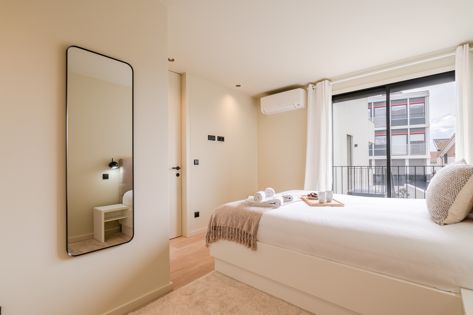 HostWise - Stylish Flat with Terrace & Garage 6 Host Wise Booking