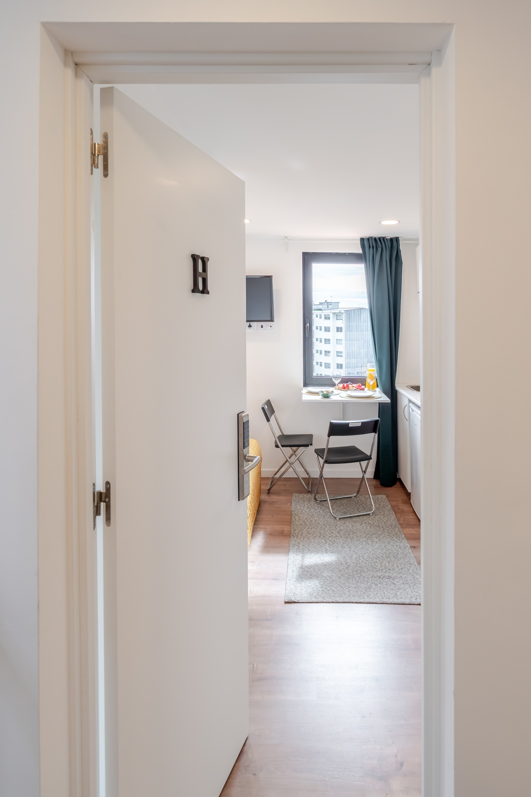 HostWise - Airy & Bright Studio 14 Host Wise Booking