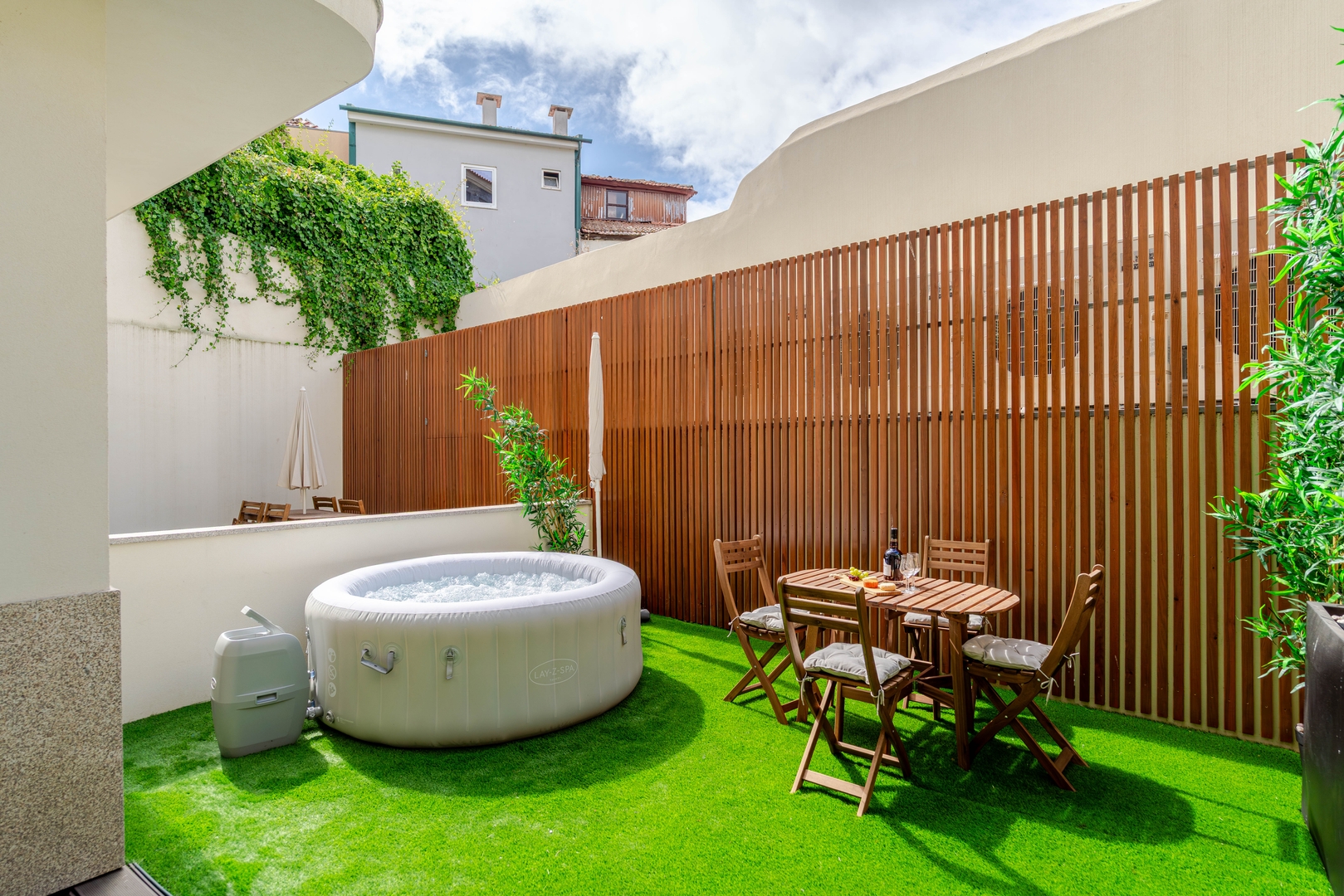 Jacuzzi Retreat in Heart of Porto by HostWise 29 Host Wise Booking