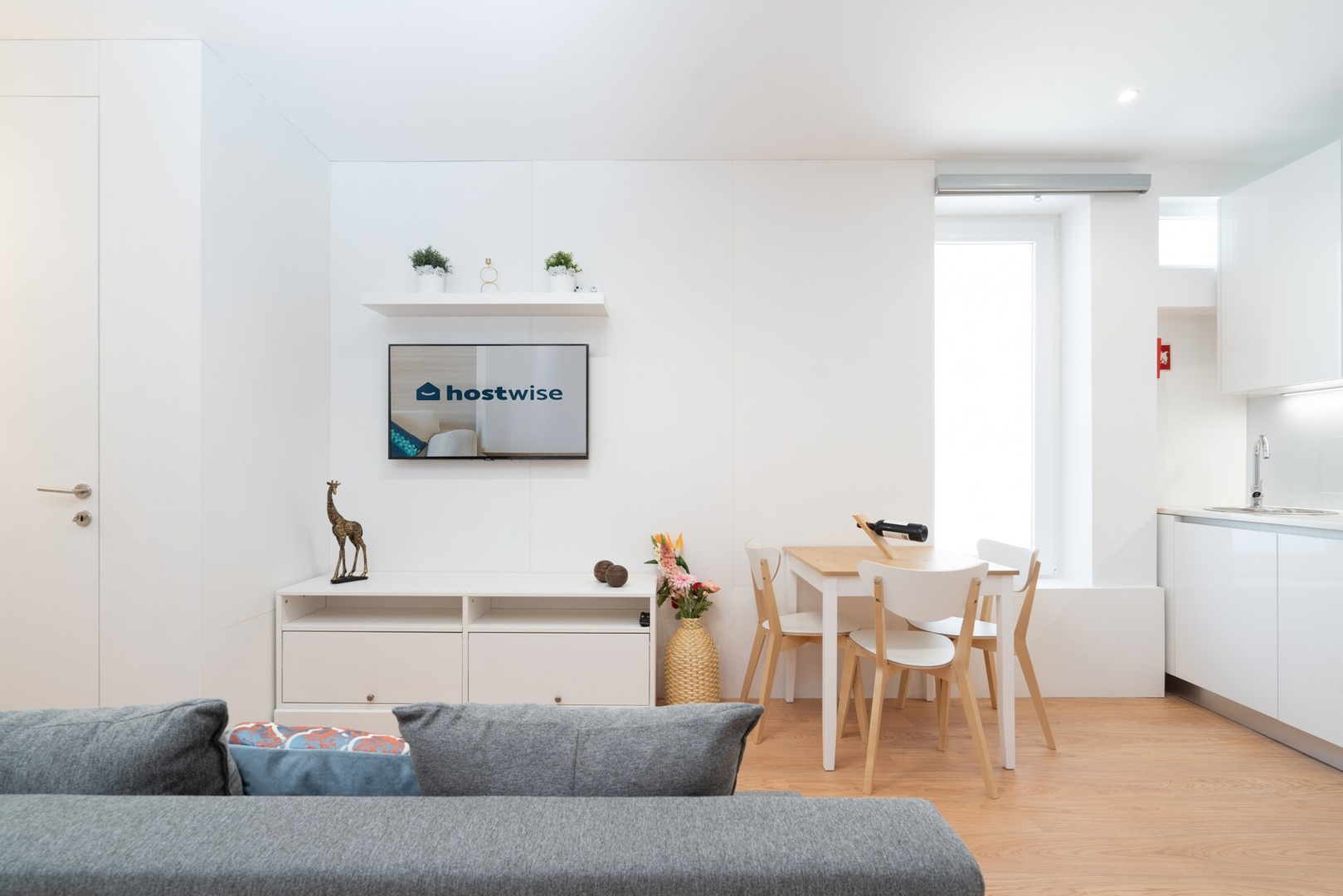 Host Wise - Cozy Bright Studio | Gaia 12 Host Wise Booking