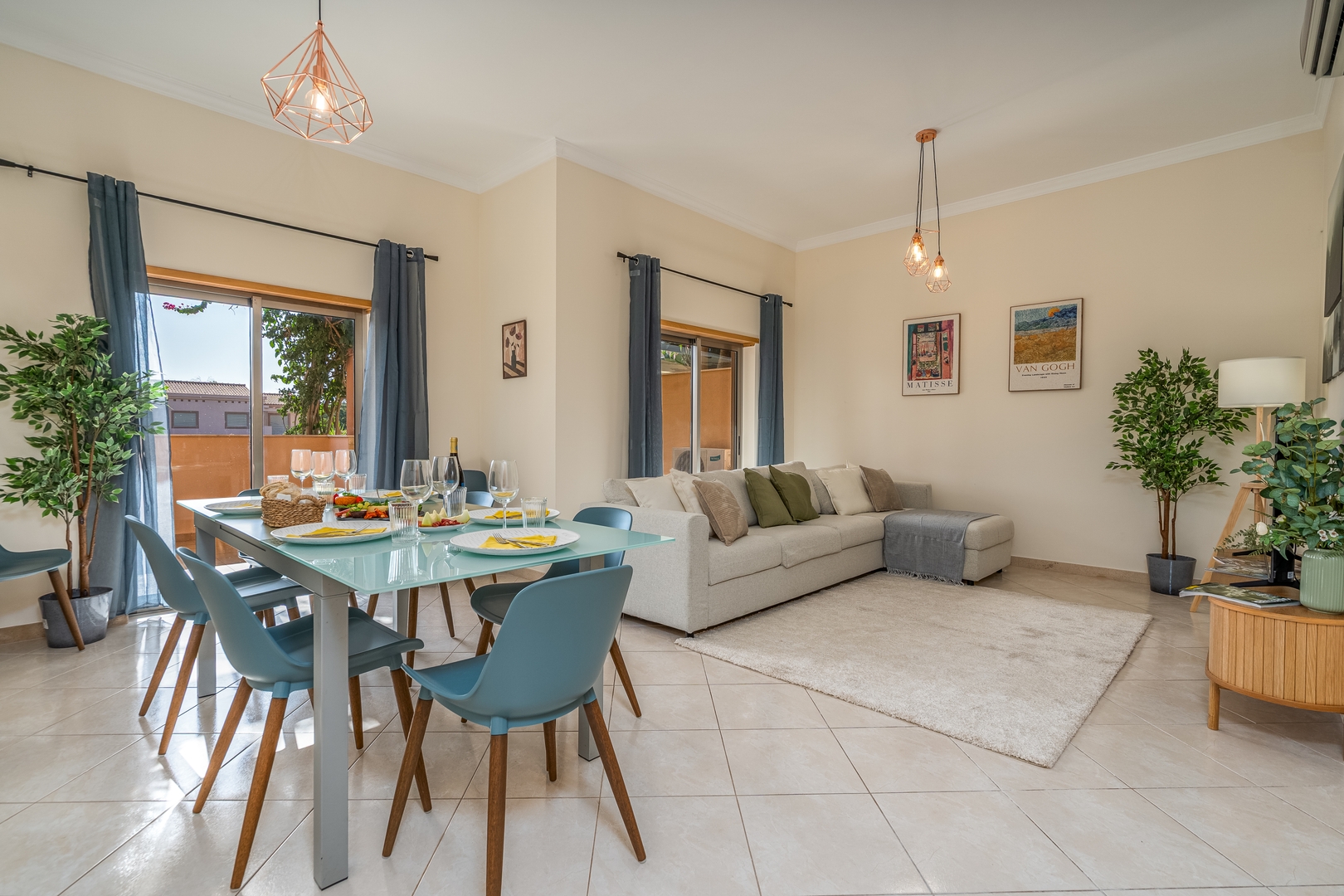 Sunny House with Jacuzzi and Pool by HostWise 25 Host Wise Booking